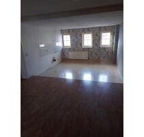 zentrale 3 Zimmer Wohnung - 455,00 EUR Kaltmiete, ca.  89,00 m² in Bad Frankenhausen/Kyffhäuser (PLZ: 06567)