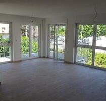 gepflegte 3,5-Zi-Erdgeschosswohnung mit EBK, Garten in Eningen - Eningen unter Achalm