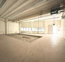 Halle ehemaliges Modellbaustudio mit 5 t Kran - Uhingen