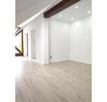 2-ZI-Wohnung (DG) im Zentrum von Lage (Haustierfreundlich)