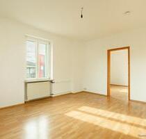 Großzügige 4-Zimmer-Wohnung mit Balkon, Einbauküche, Kellerraum und Stellplatz zu vermieten - Bad Säckingen