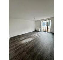 Schöne 4-Zimmer-Wohnung mit Wintergarten in Passau zu vermieten.