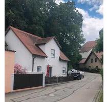 Schnuckeliges Einfamilienhaus - 1.100,00 EUR Kaltmiete, in Tegernheim (PLZ: 93105)
