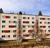 Renovierte 2-Zimmer-Wohnung mit Wannenbad und Balkon mit Blick ins Grüne - Schwerin Gartenstadt