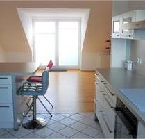 *Wohnen mit Ausblick* Wunderschöne Wohnung mit EBK und 2 Balkonen im 4.OG ohne Aufzug in Top-Lage - Königsbrunn