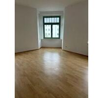 Schöne 3-Zimmer mit Laminat und Wannenbad in sehr guter Lage! Jetzt einziehen und im neuen Jahr erst zahlen! - Chemnitz Kapellenberg