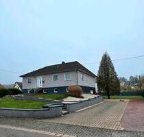 Moderner freistehender Bungalow mit gr. Grundstück in bester Lage - Merzig