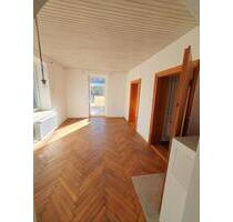 Helle 2 Zi-Wohnung mit Küche und Terrasse, 1 Stellplatz - Bayerisch Gmain