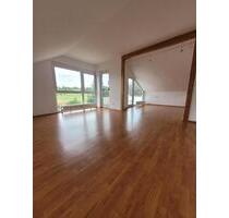 Schöne DG Wohnung mit Einzelgarage und Stellplatz - Steinheim an der Murr