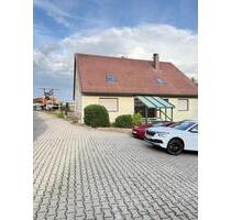 Zweifamilienwohnhaus und Hof für Pferdehaltung geeignet zu verk. - Cadolzburg