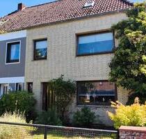 Geräumige Doppelhaushälfte in Innenstadtlage #Sanierungsobjekt# - Husum