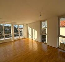 Bad Vilbel 3-Zi-Whg, grosszügig, hell, großer Balkon, grüne Lage