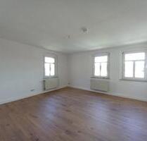 sanierte 2-Zimmer Wohnung in einem sehr gepflegten Mehrfamilienhaus in zentraler Lage, ab sofort!! - Crimmitschau