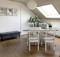 Bonn- Duisdorf: Gepflegte, gemütliche 3 Zi.- Dachgeschosswohnung - Einbauküche optional
