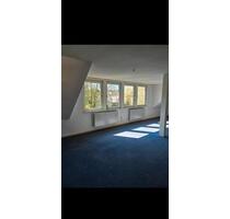 schöne helle lichtdurchflutete Maisonette Wohnung zu vermieten - Duisburg Beeck