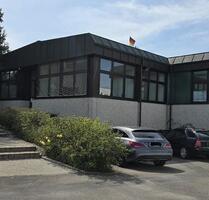 Repräsentative Gewerbehalle mit Büros in Hochdorf zu vermieten