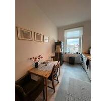 Helle Altbauwohnung für junges Pärchen in Düsseldorf-Lörick