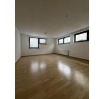 Helle 2,5-Zimmer Wohnung mit Küche und Stellplatz in Sindelfingen