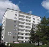 Sanierte 2 22 halbe Zimmer Wohnung mit Balkon und Fahrstuhl, sofort anmietbar. - Lübeck Sankt Jürgen