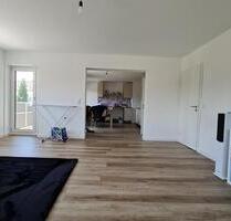 Moderne 3 Zi.-Whg., BARRIEREFREI - inkl. 2 WC, Stellplatz, Keller - Schöllnach