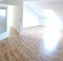 3 Zimmer DG-Wohnung Küche Balkon Stellplatz Keller Miete - Lahr (Schwarzwald)