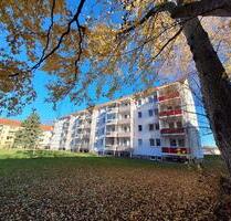 Euer Lichtblick für einen Sofortbezug! Sanierte 3-Raum-Wohnung mit Balkon in grüner Stadtrandlage - Reichenbach im Vogtland