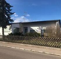 Haus mit diversen Garagen und großem Grundstück - Gaimersheim