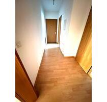 Zentrumsnah, idyllische 2 Zimmer DG-Wohnung mit Loggia, TG-Stpl. - Lampertheim