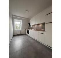 *Erstbezug nach Sanierung im Grünen* 2-Zi, Balkon, neue Einbauküche - Dresden Leuben