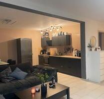 neuwertige 2,5-Zimmer-Wohnung mit Garten direkt in Dittelbrunn