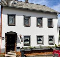 Modernisiertes EFH mit Einliegerwohnung, Garten & Pool - Neunkirchen Heinitz