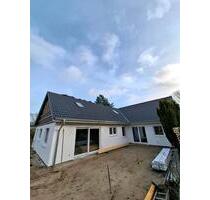 Langenhorn Neubau nähe Bahnhof - 2.000,00 EUR Kaltmiete, ca.  200,00 m² in Langenhorn (PLZ: 25842)