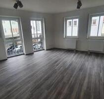 Moderne, renovierte, helle 2-Zimmer- Wohnung mit Einbauküche und Gäste- WC - Hildburghausen