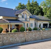 Attraktives Einfamilienhaus mit Pool in ruhiger Lage - Stephansposching