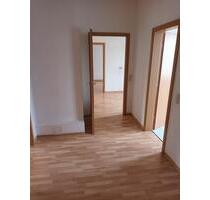 Wunderschöne 3-Raumwohnung am Königsplatz, Wanne, Gartennutzung - Staßfurt
