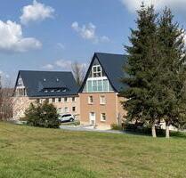 ungewöhnliche 4-Raum-Maisonette mit großer Glasfront und eigenem Garten - Rodewisch