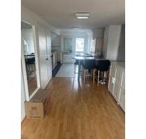 Gemütliche 2-Zimmer-DG-Wohnung mit Einbauküche in Maintal