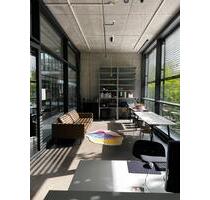 Biete Büroplatz in 35 qm steelglass büro mit Designerin in xberg - Berlin Friedrichshain-Kreuzberg