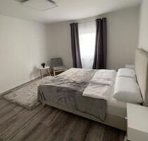 Modern möblierte 2-Zimmer-Wohnung mit Balkon und schönem Ausbli - Balingen