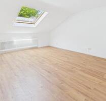 Hell und modern: Vollständig renovierte Dachgeschosswohnung in attraktiver Lage - Düren Rölsdorf