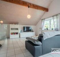DACHPERLE - lichtdurchflutete Dachgeschosswohnung mit Einbauküche in HomburgEinöd!