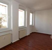 Grün und zentral - 2 Raum Wohnung im Altbau mit Einbauküche und Balkon in Stadtfeld-Ost - Magdeburg Nordwest
