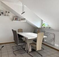 Sonnige 3-Zimmer-DG-Wohnung mit Süd-Balkon, Garage & Stellplatz im Herzen Wellendingens