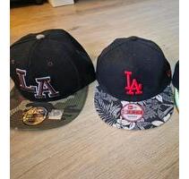 LA Snapbacks in Camouflage grün und tropik muster rot - Lünen Brambauer