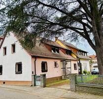 Charmante sanierungsbedürftige Doppelhaushälfte mit Altbaucharme - Karlsruhe Daxlanden