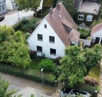 Freistehendes Einfamilienhaus mit Stallgebäude und Garten - Berne