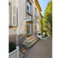 Repräsentative 2-ZKB-Altbauwohnung mit Balkon in Mannheims bester Lage!