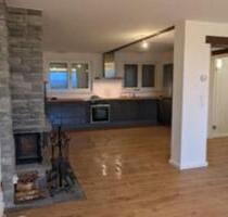 4,5-Zimmer Wohnung mit Kamin, Einbauküche, Balkon und Terrasse - Lottstetten