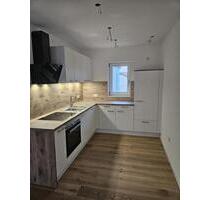 Erstbezug: Moderne 2-Zimmer-Wohnung mit Balkon und EBK zentral in Gangkofen