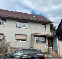 Haus zu verkaufen - 100.000,00 EUR Kaufpreis, ca.  100,00 m² in Drei Gleichen (PLZ: 99869)
